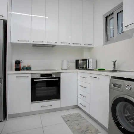 Eden-perfect Location, Sea View, Stylish Apartment