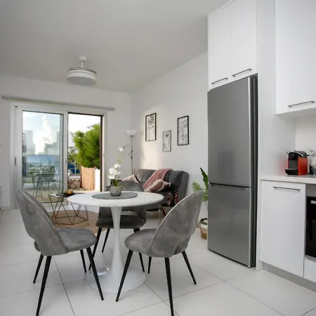Apartment Eden-perfect Location, Sea View, Stylish