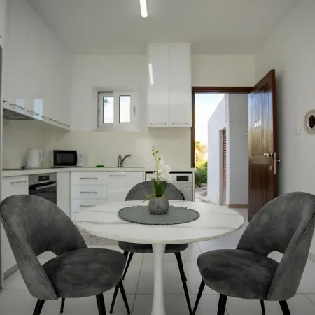 Apartment Eden-perfect Location, Sea View, Stylish Paphos